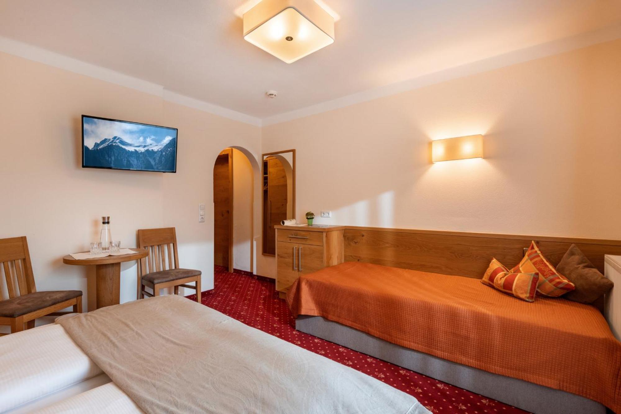 Hotel Garni Birkenhof Mayrhofen Exterior photo