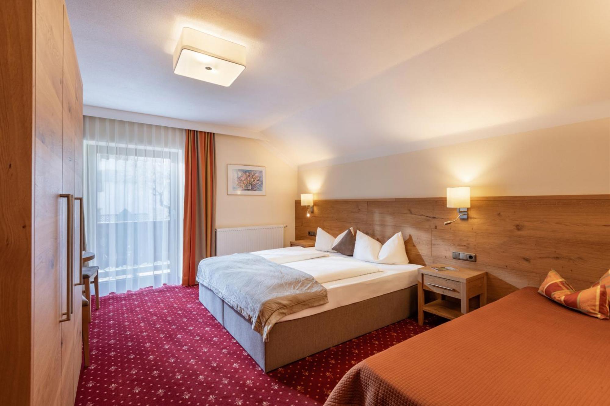 Hotel Garni Birkenhof Mayrhofen Exterior photo
