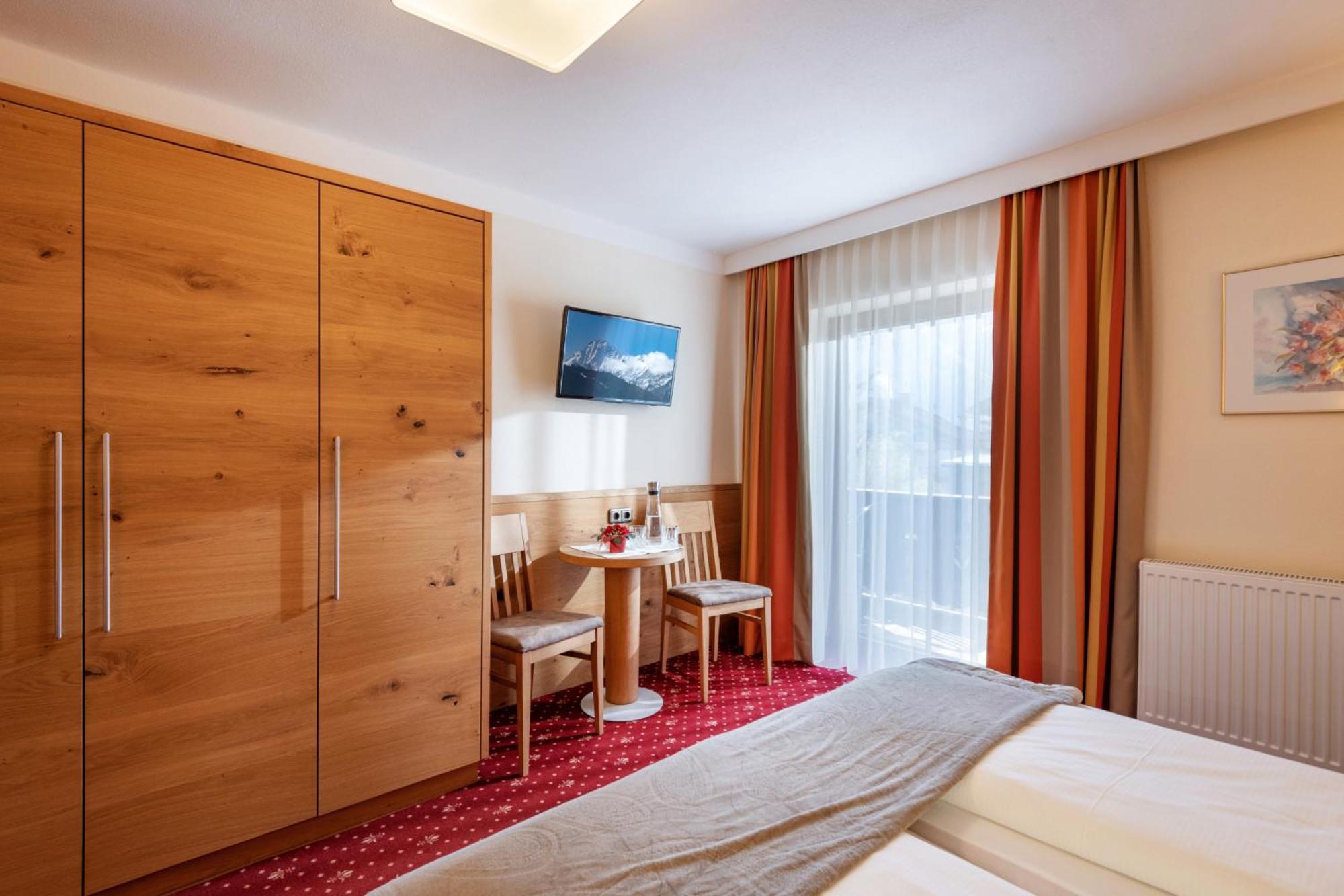 Hotel Garni Birkenhof Mayrhofen Exterior photo